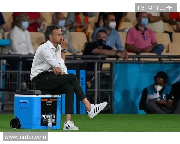 足球明星西装风采大赏展现绅士魅力与运动激情的完美结合